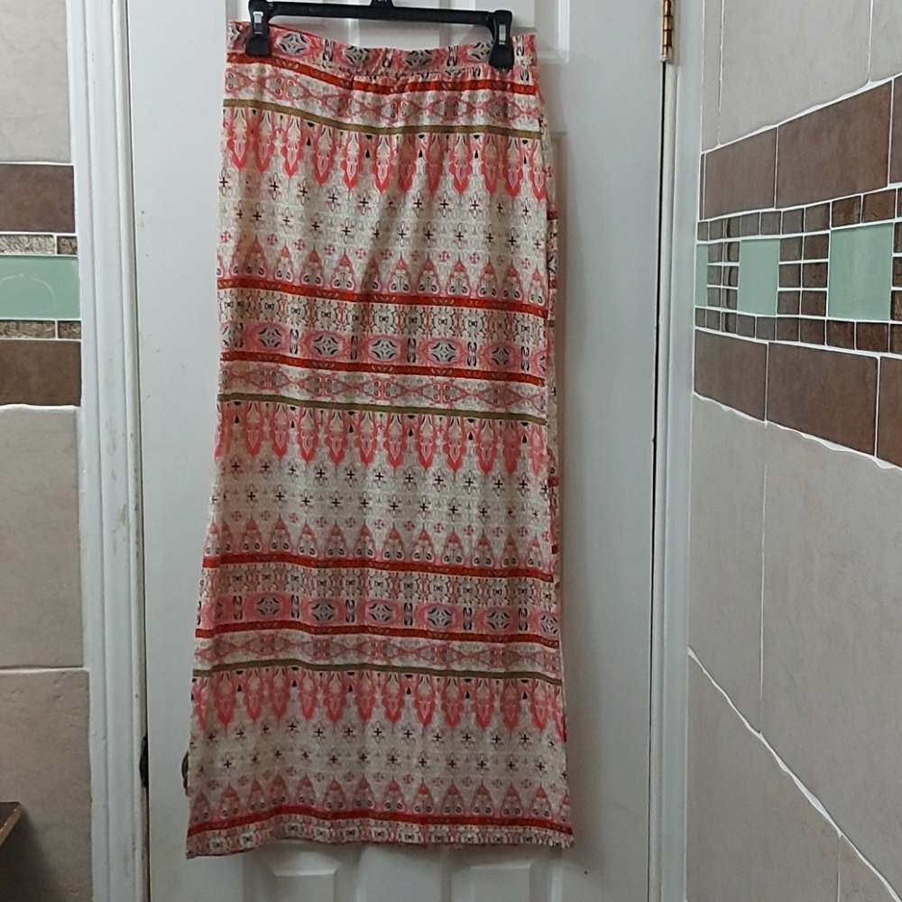 Magazine maxi skirt size L